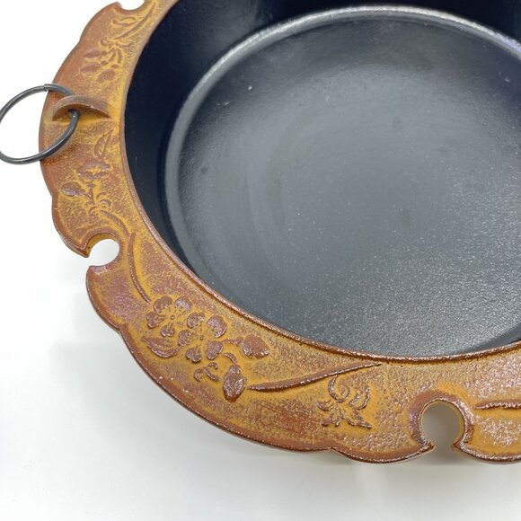 vintage japanese cast iron pan with ornate floral embossing & handles - Picture 2 of 7